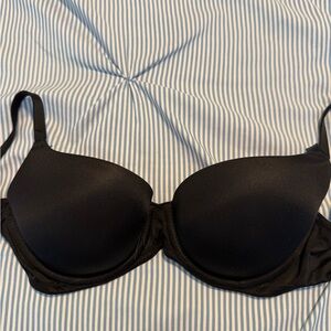 Demi black victoria’s secret bra